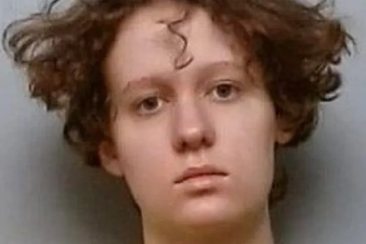 Teen Waited for Mom and Her Boyfriend to Come Home, Said ‘Welcome Home’ and Opened Fire