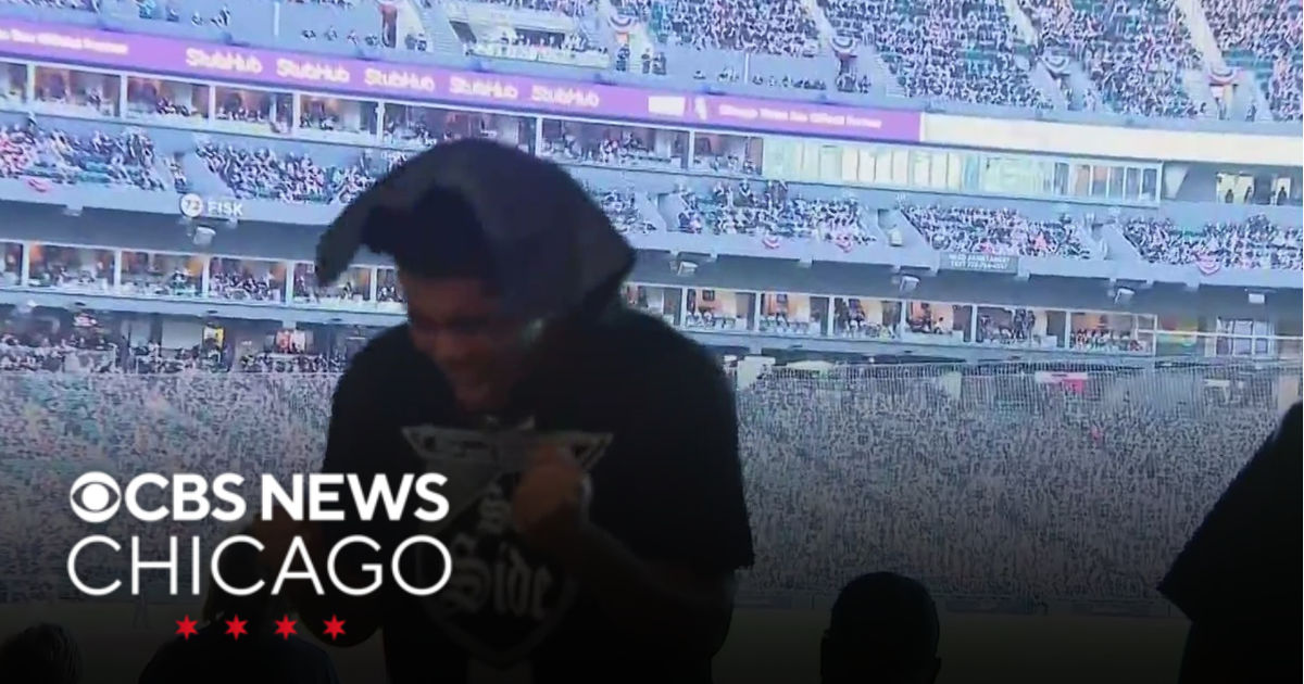 White Sox fans remain hopeful heading into Game 4 against Guardians