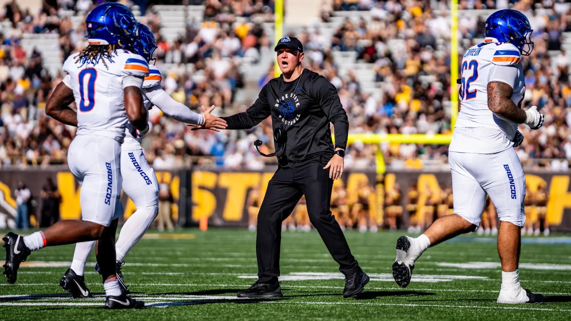 No. 23 Boise State’s offense erupts against Fresno State en route to 25-20 halftime lead