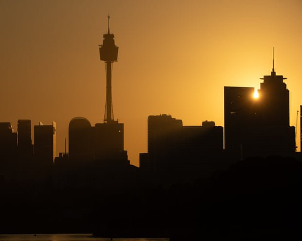 Total fire ban for Sydney with 37C temperatures and risk of bushfires from ‘dry lightning’