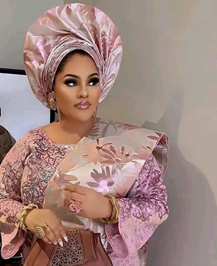 Elegant and Modest Outfit Ideas for Married Women to Look Graceful at Special Occasions