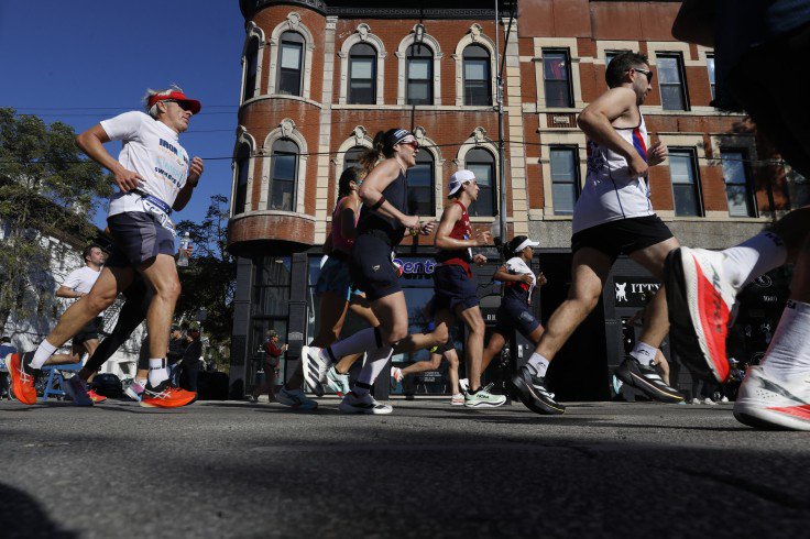 Chicago Marathon’s Record Field of More Than 55,000 Faces a Yellow-Flag Day with Highs Near 71 Degrees