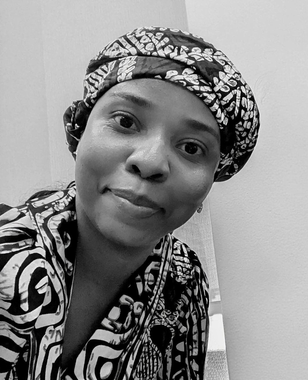 Woman shares chats Nigerian men sent to her sister after she declared her independence