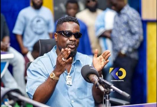 Big Honour for Sarkodie, Manhyia Palace Presents Asantehene’s Badge of Honour to Rapper