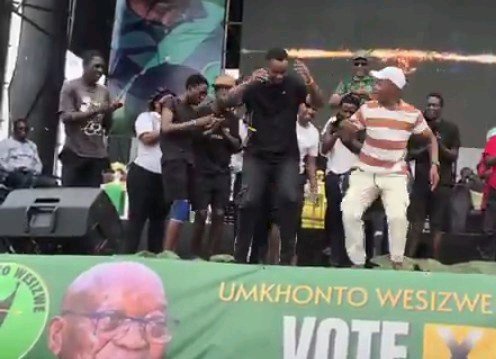 Duduzane Zuma Drops Isigqi Moves At Umgababa Mini-Rally — Crowd Erupts In Disbelief