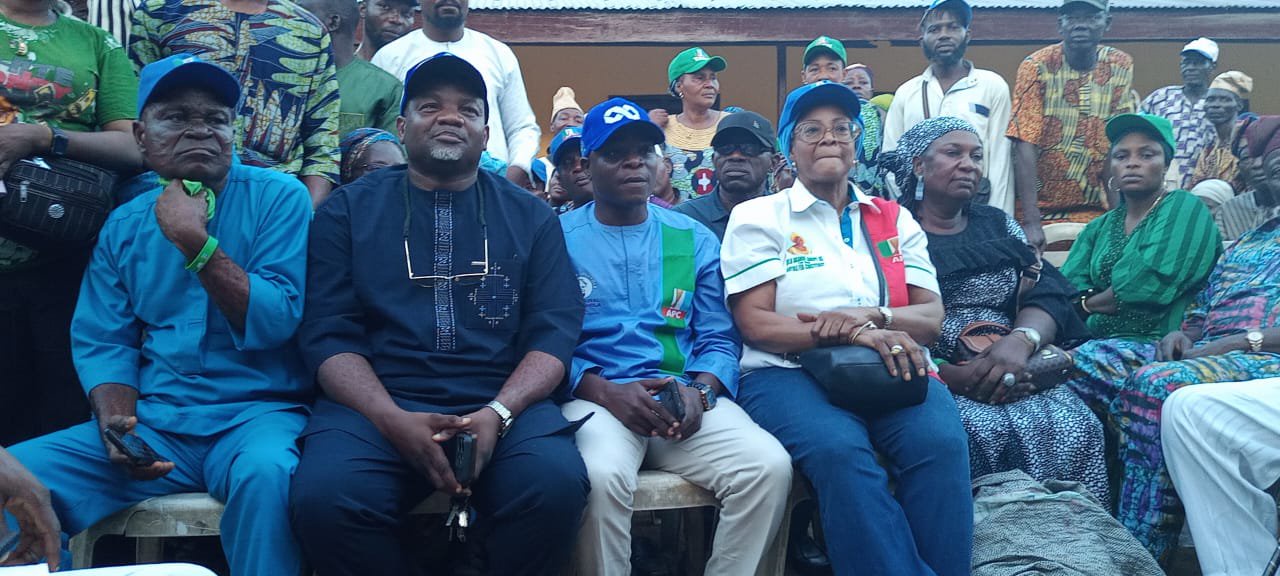 ADC members defect to APC in Oluyole as Sadipe, Lawal promise projects