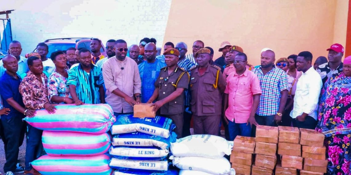Annoh-Dompreh visits Wontumi at Nsawam Prison, donates food items to inmates
