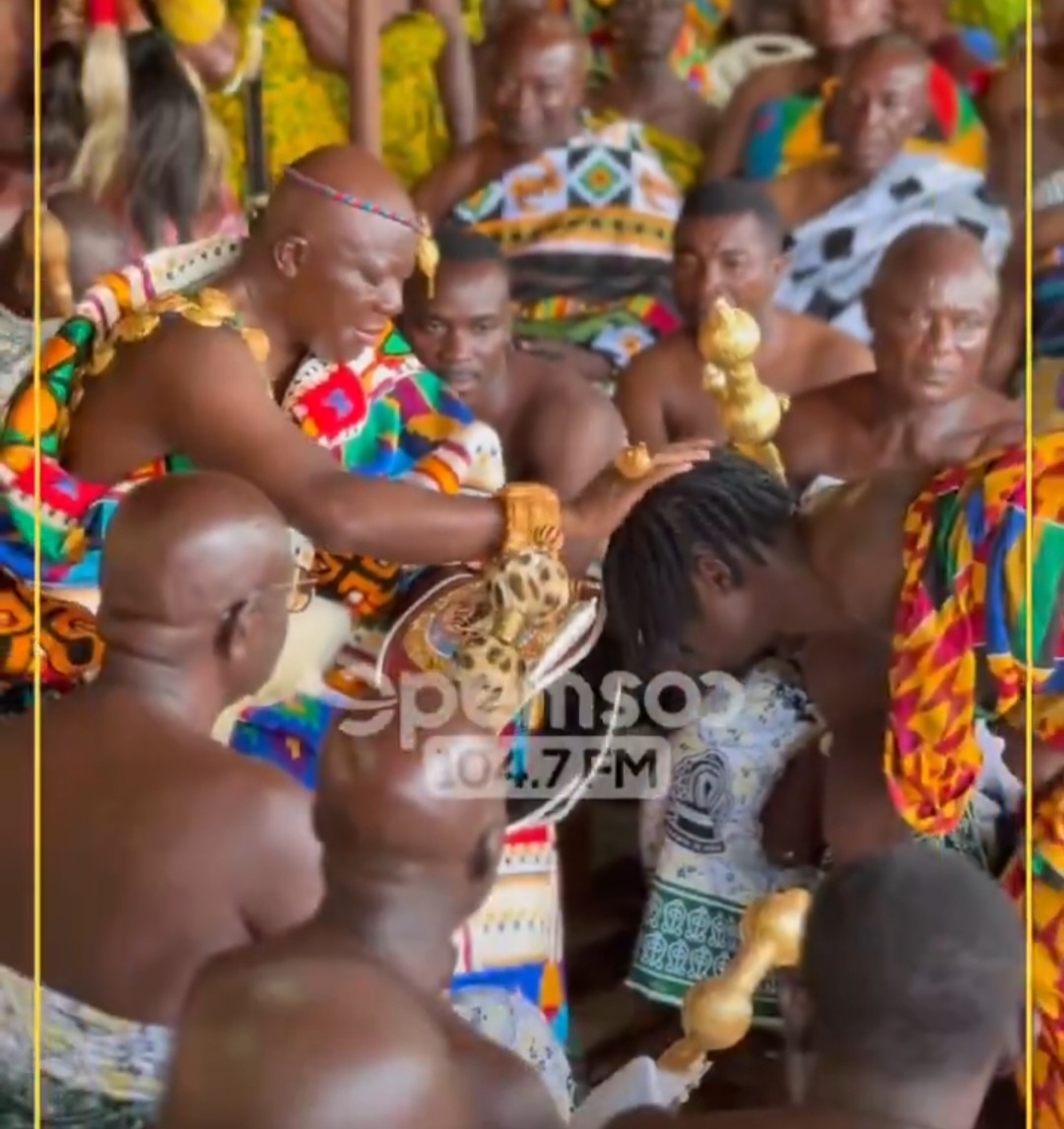 Ghanaian Boxer Freezy Macbones Presents His Championship Belt to Asantehene Otumfuo Osei Tutu II