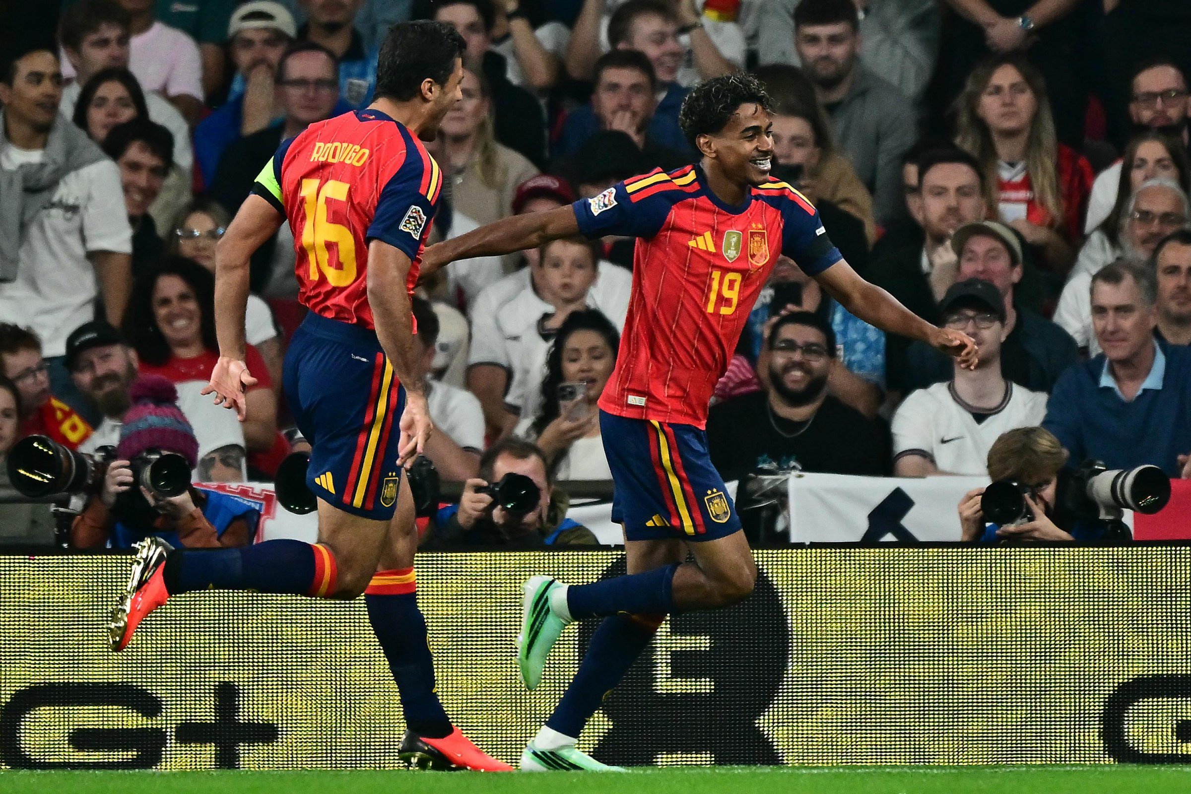Lamine Yamal shows up England and Harry Kane with standout show for Spain