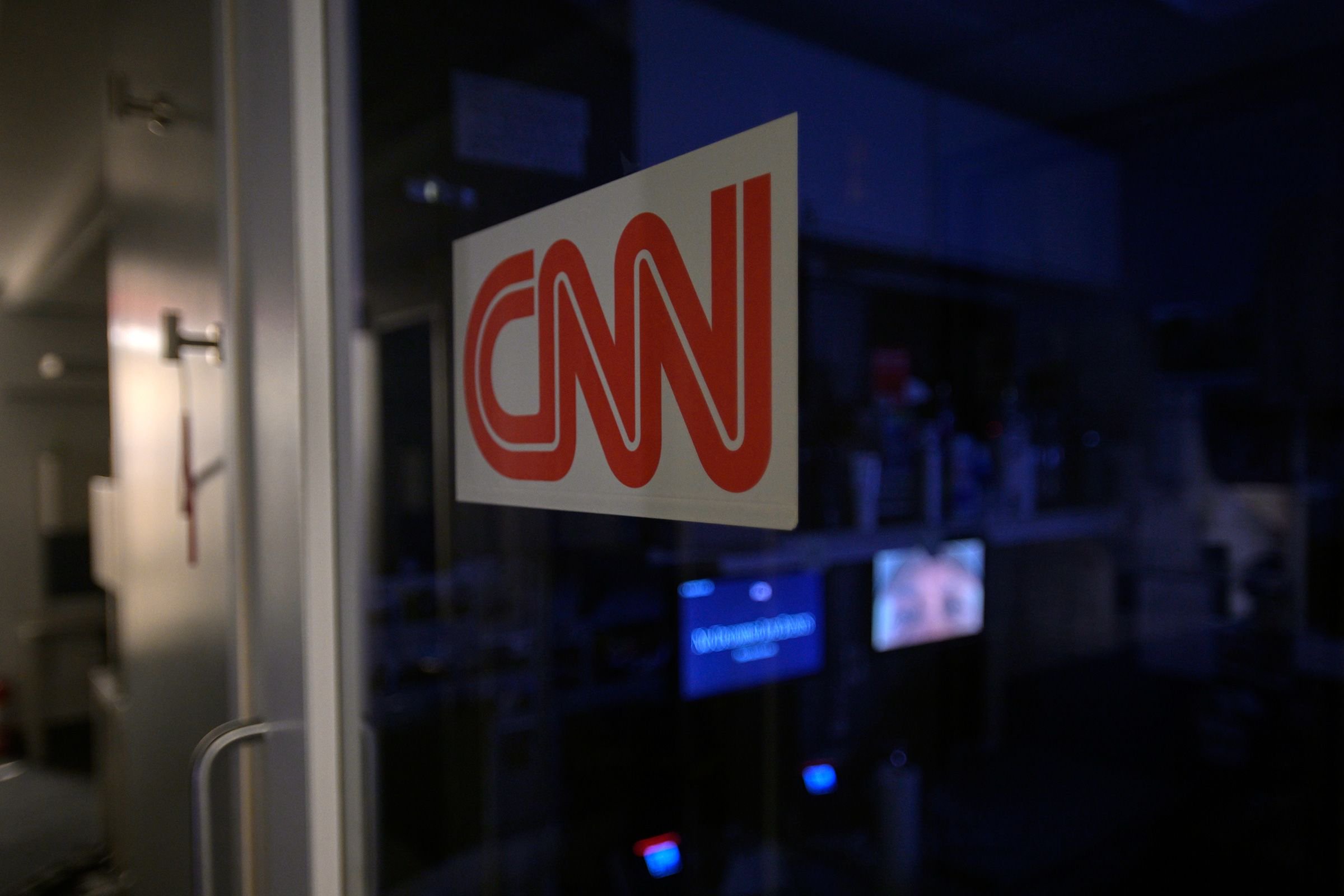Judge extends order giving CNN, MS NOW and Politico access to the White House