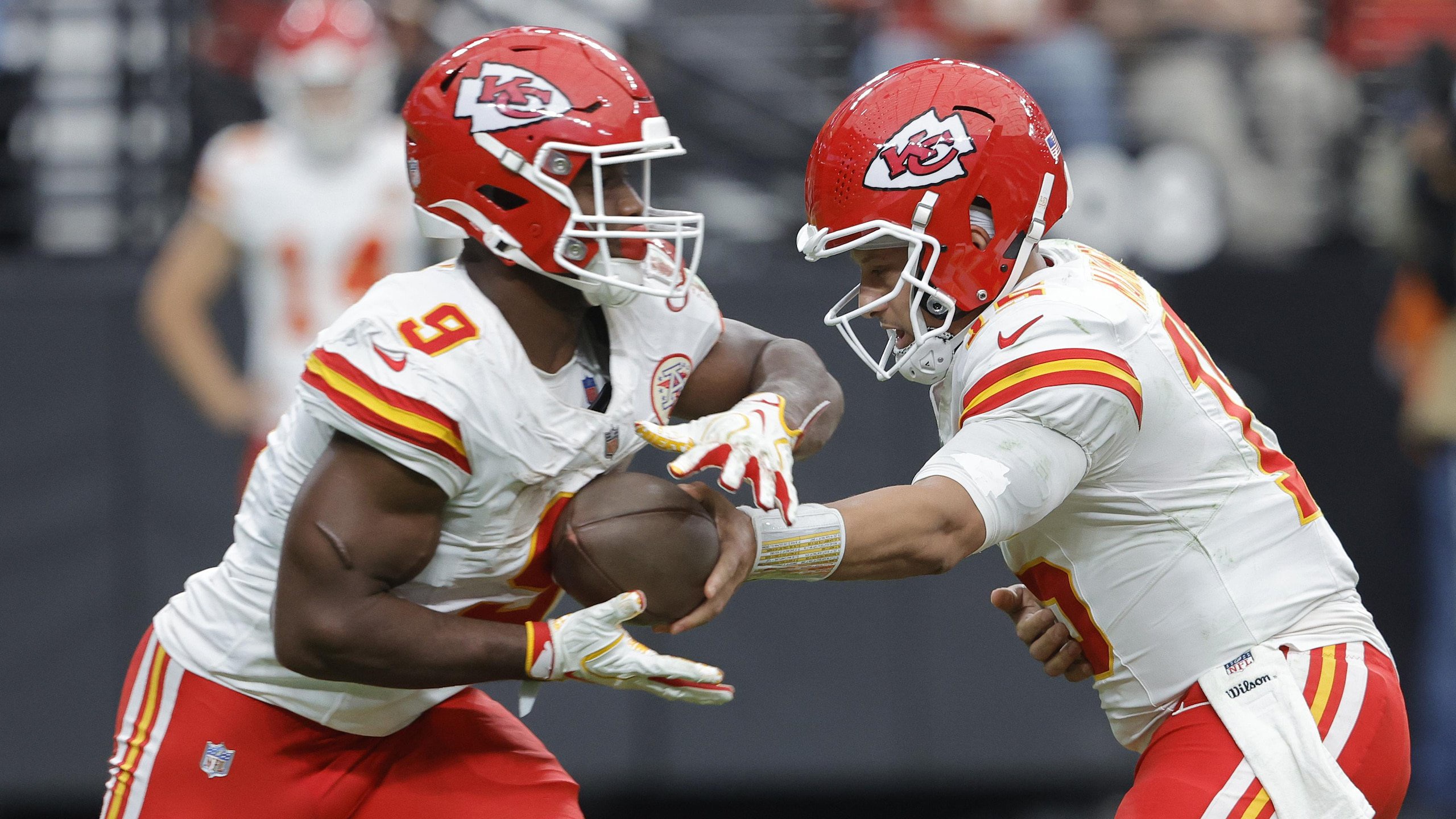 Chiefs Beat Raiders, Box Score Stats, Highlights for Mahomes, Cousins, Kelce, Top Players