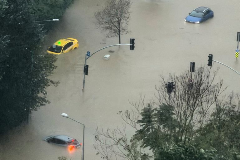 Teenager dies as heavy rain floods Istanbul