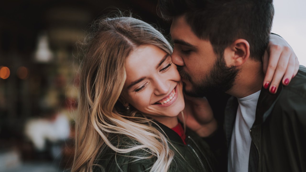 When A Married Woman Is In Love With Someone Else She Does These 23 Things