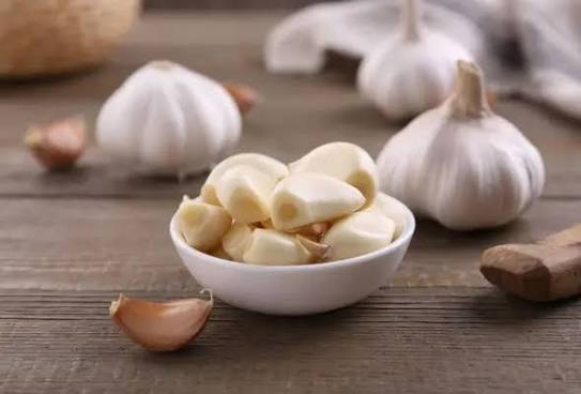 What Happens When You Drink Warm Garlic Water Before Bed Every Night?