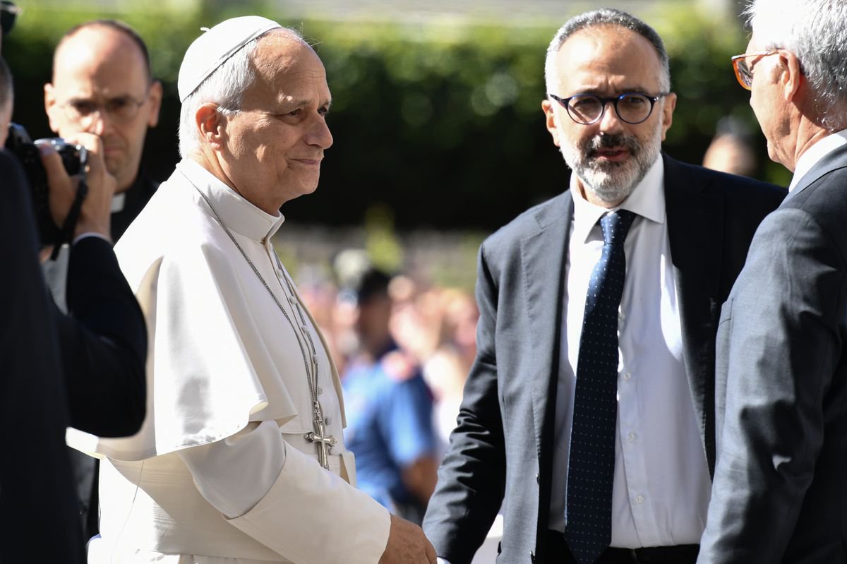 Vatican confirms Pope has cancer with lower lobe of right lung removed