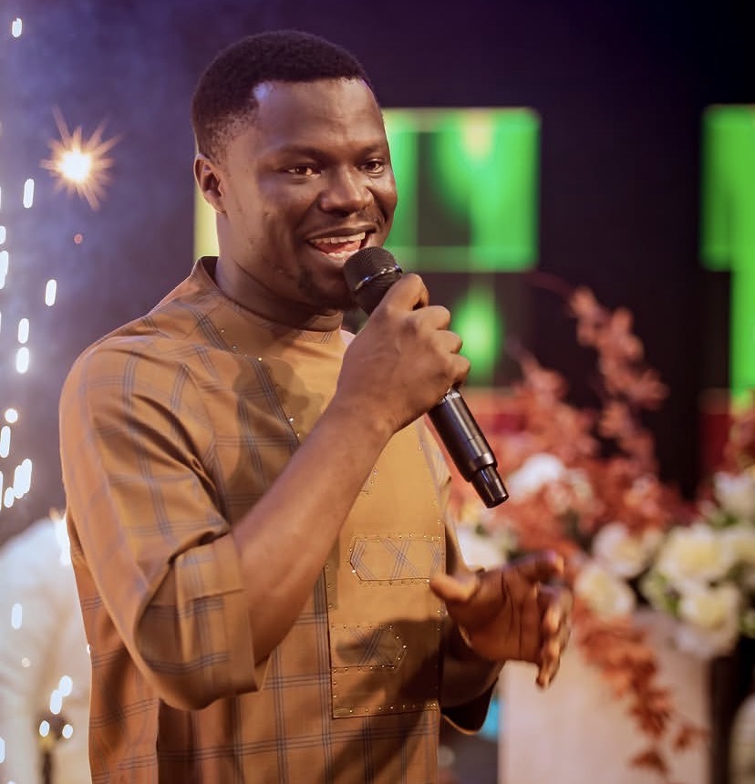 Popular Nigerian Gospel Singer Toluwanisings Reportedly Dead