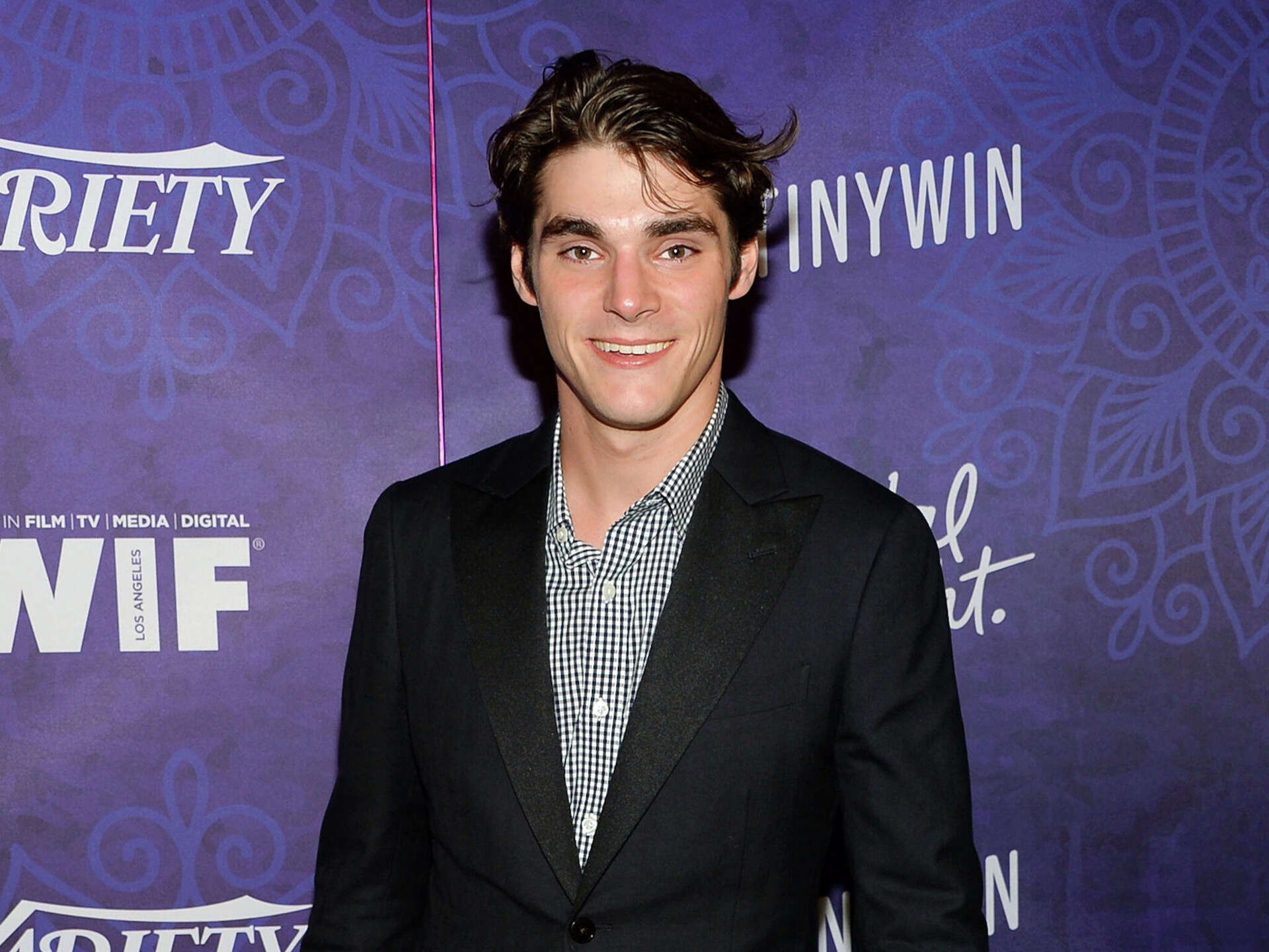 ‘Breaking Bad’ actor RJ Mitte dies at 34 in Brownsville