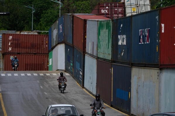 Govt rejects Islamabad road closure reports, calls containers ‘precautionary’