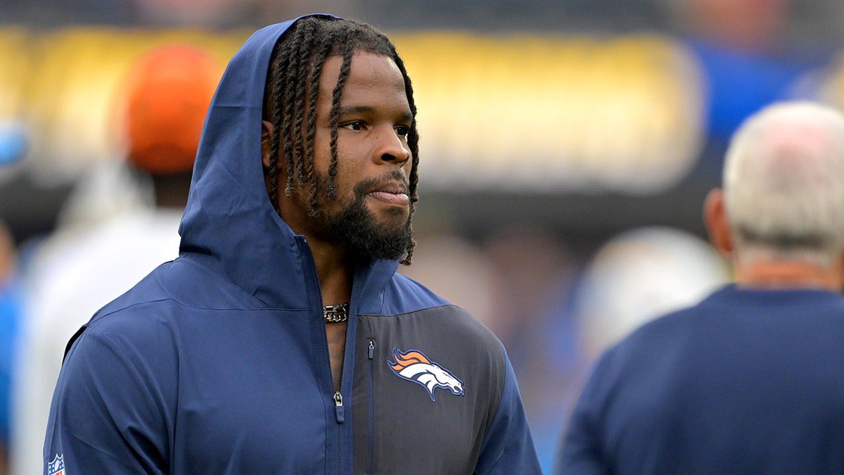Dre Greenlaw hits Sam Darnold along Seahawks bench, then chaos and ejection follow with more to come from NFL