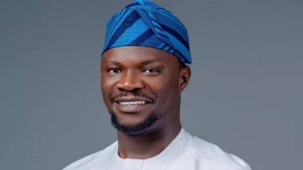 Toluwanisings’ father disputes singer’s age, reveals burial disagreement