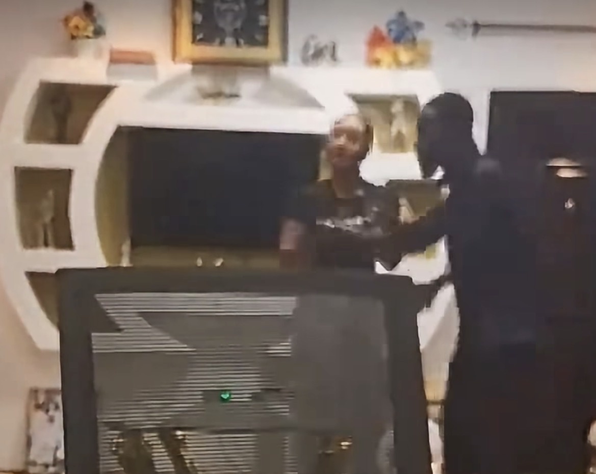 Ghanaians React As Ogyaba And Ohemaa Dynamite Were Seen Doing The Unèxpected In His Office
