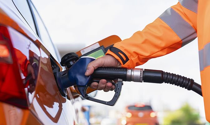 AA urges drivers to do 10 things – could save 20% on petrol and diesel