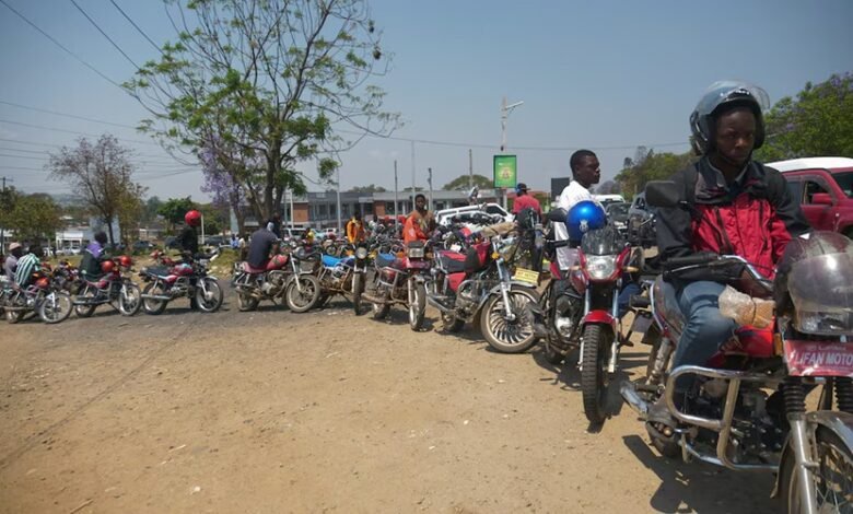 Malawi motorists sleep at petrol stations amid fuel shortage
