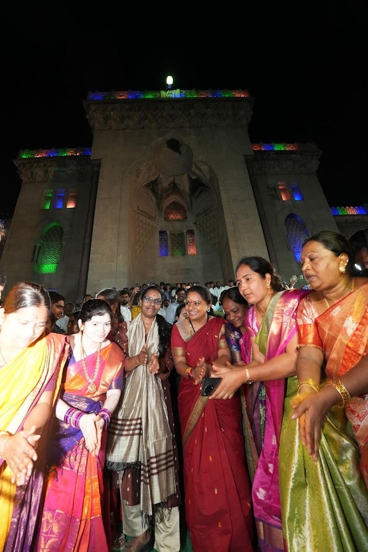 Kavitha revives Telangana agitation days at OU Arts College