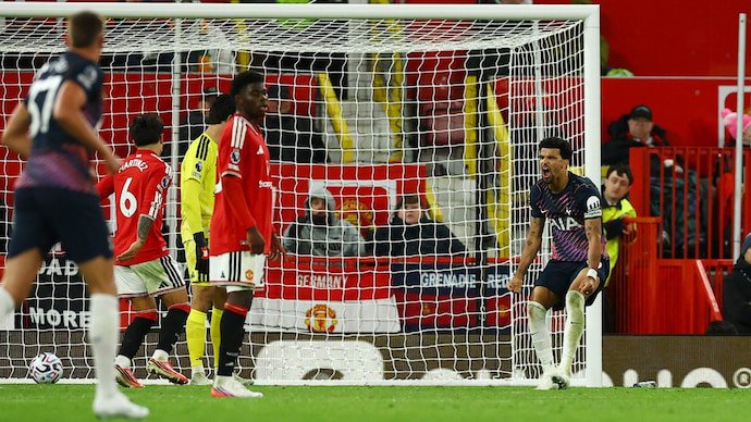 Man United stumble again as 10-man Spurs snatch draw, Arsenal and Chelsea win