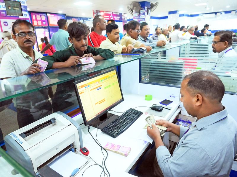 Bank credit growth sees sharp acceleration in August; industry, services lending rises