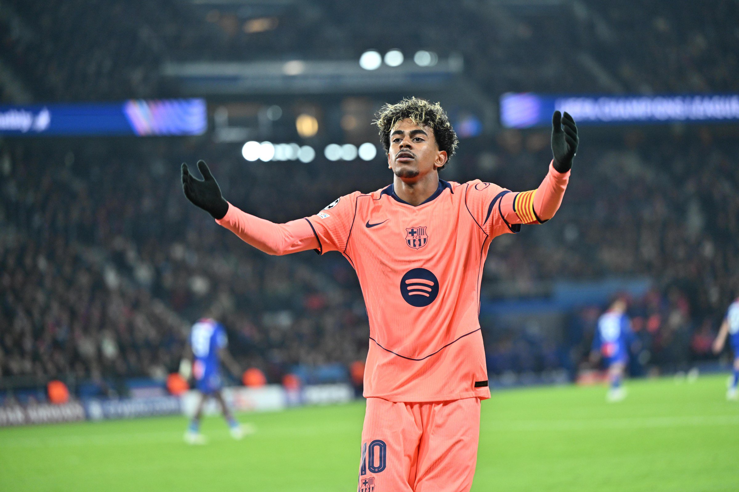 Brave Barcelona fall to PSG but gain valuable Champions League wisdom