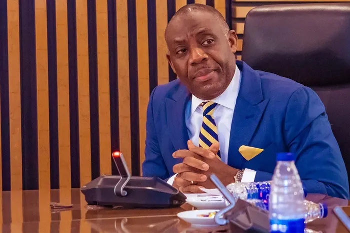 FG offers full scholarships as Nigeria plans to train 400 robotic surgery specialists