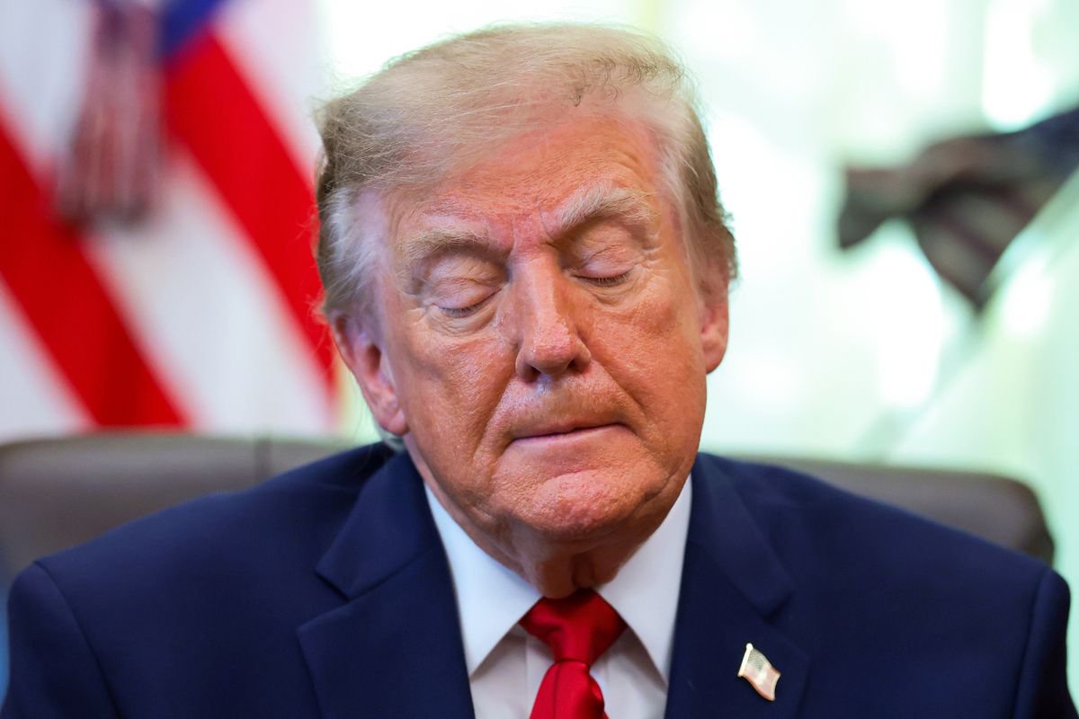 Donald Trump accused of ‘letting huge fart rip’ on TV as bystander ‘struggles to breathe’