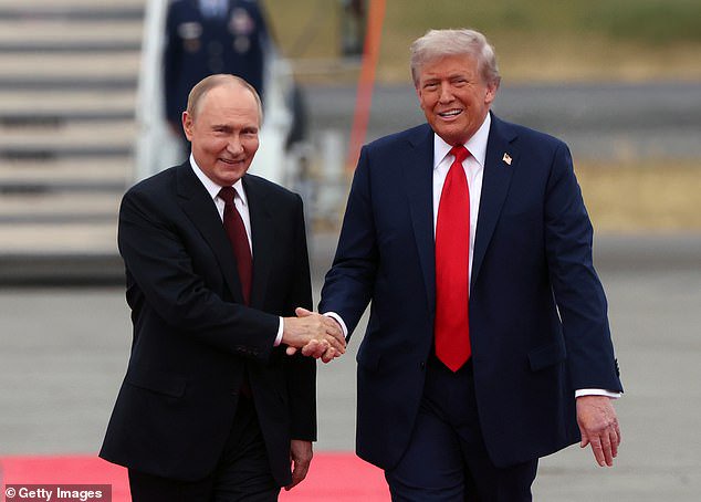 Republicans blast Trump over Russia sanctions freeze