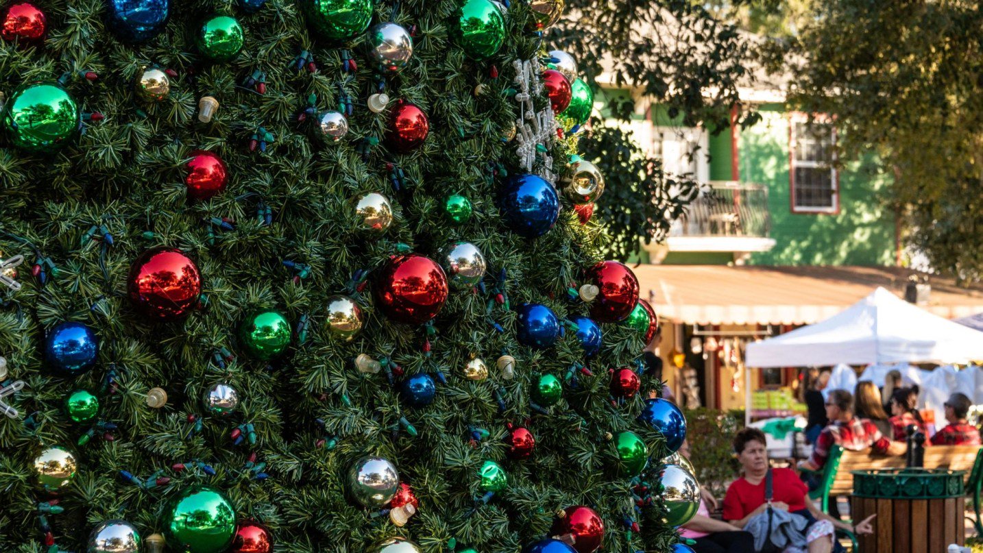 Gorgeous Christmas light tradition of 30 years is suddenly erased from devastated town – ‘end of an era’