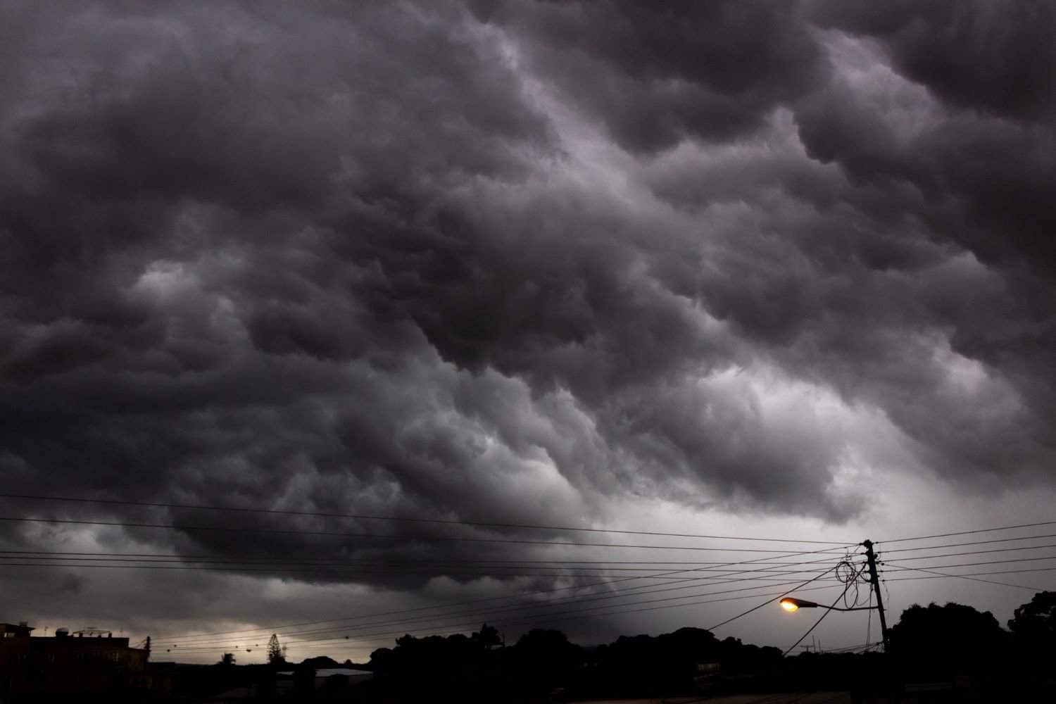 Thunderstorms and strong winds: Weather warnings for two provinces on Sunday