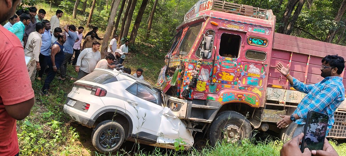 CRPF jawan killed, five others injured as speeding truck hits car in Telangana’s Mulugu