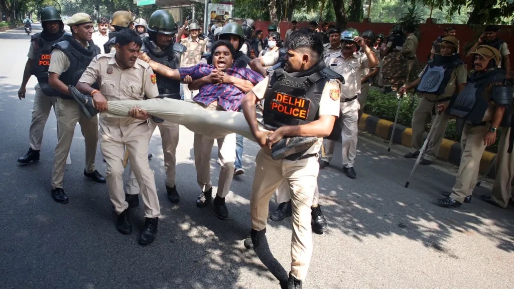Jantar Mantar barred, protesters spread out, demonstrations pop up at multiple sites