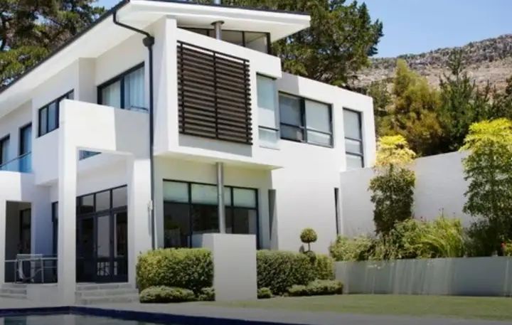 Zimbabwean Luxury Property Has South Africans Comparing House Prices Across Borders–story below