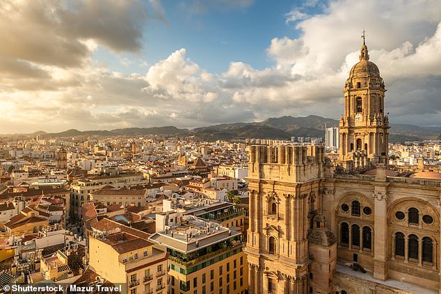 Airport to the bar in 15 minutes! Autumn city breaks with quick transfers – including Malaga, Krakow and Copenhagen