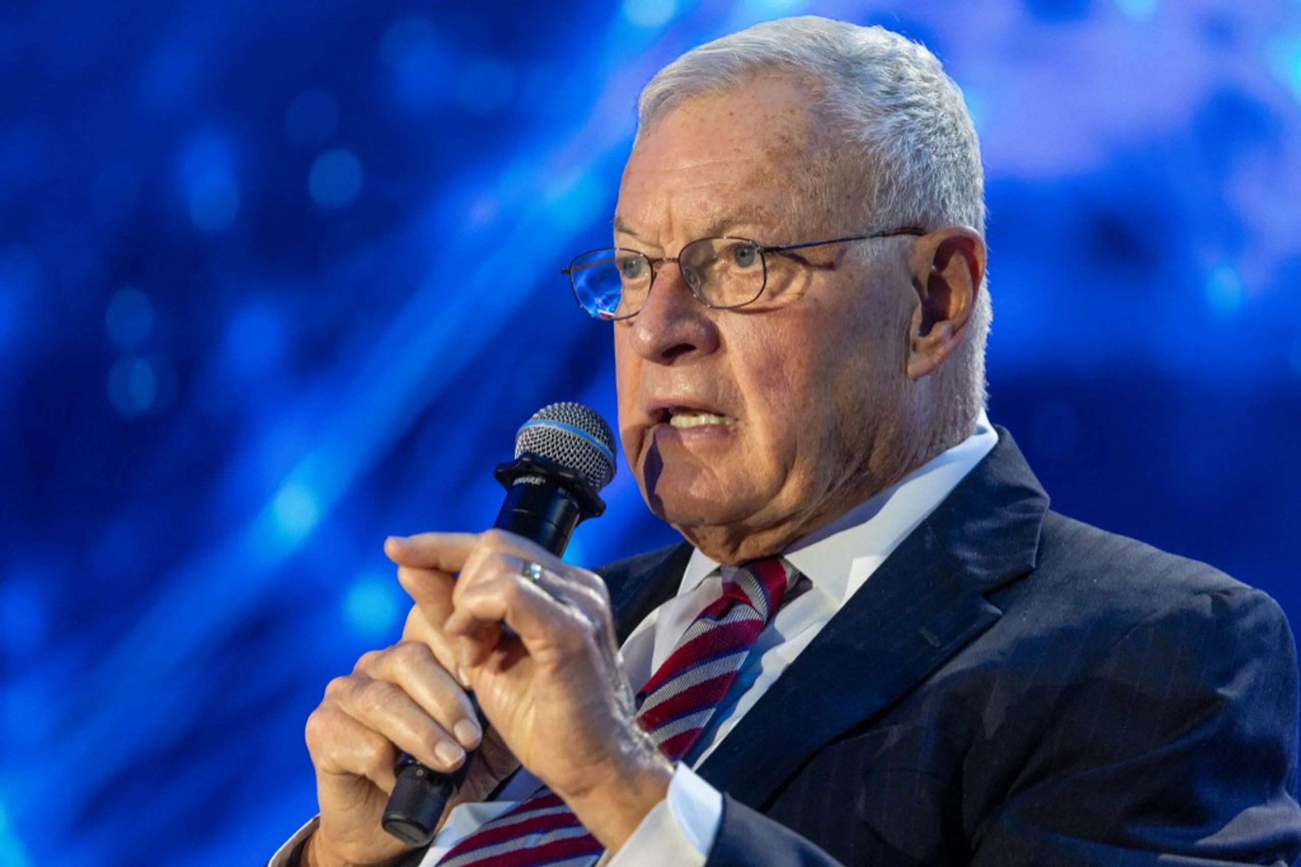 Ukraine Should Continue Striking Russian Oil Refineries, Former US Envoy Kellogg Says