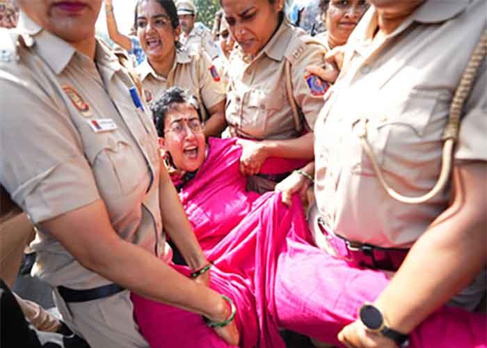 AAP Leaders Detained During Delhi Protest, Demand CEC Gyanesh Kumar’s Resignation