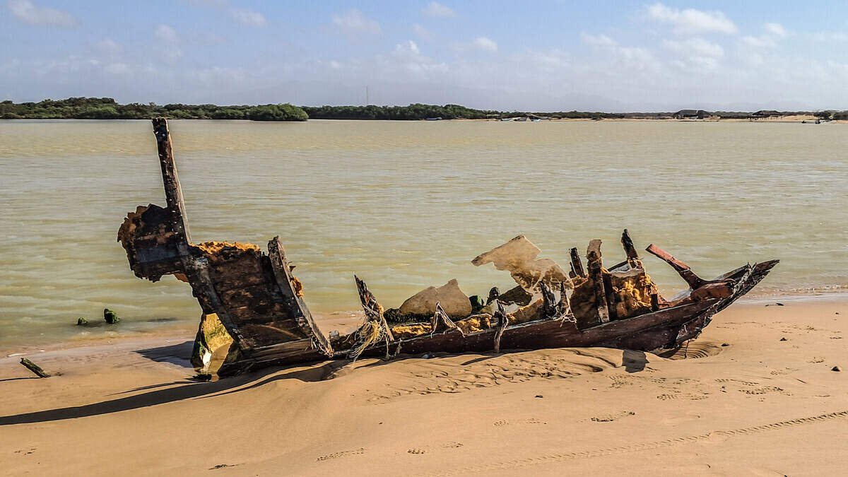 U.S. air strikes keep blowing up cocaine-laden boats, but the drugs keep flowing