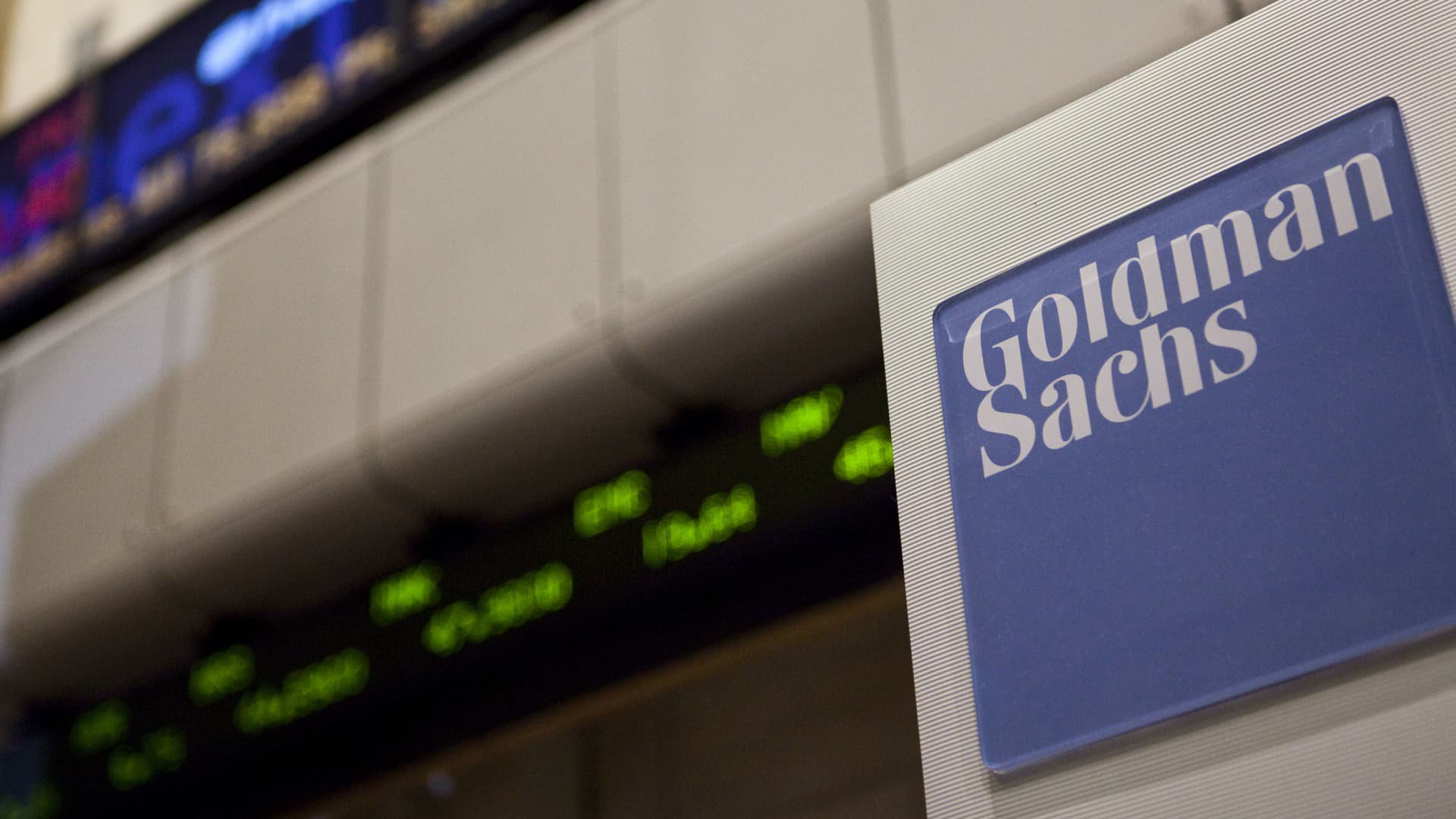 JPMorgan’s earnings miss, Delta delays Riyadh route, McDonald’s chicken plans and more in Morning Squawk