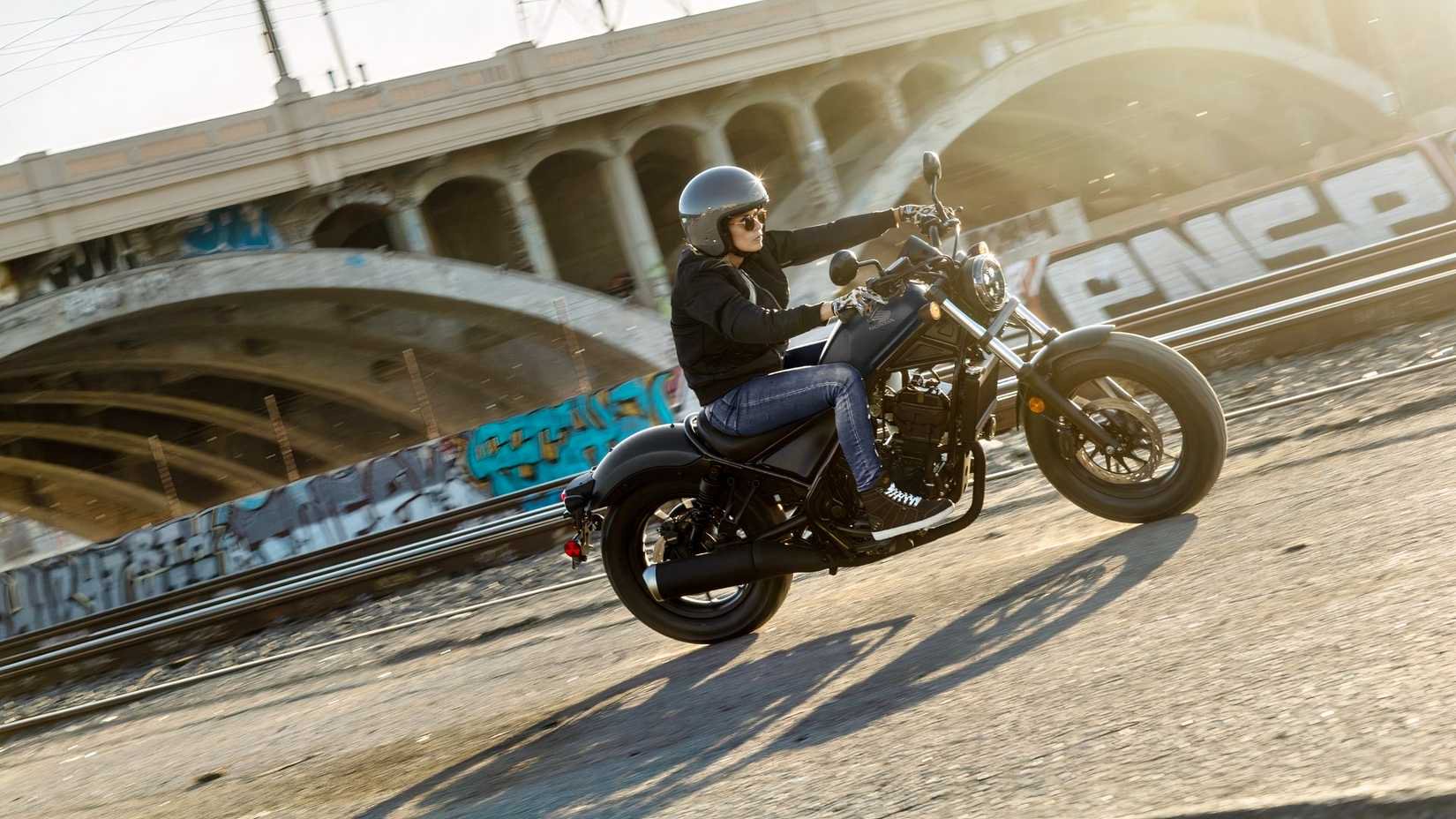 The Cheap Motorcycle That Cruises At 80 MPH Effortlessly
