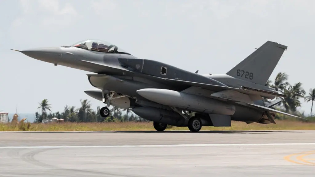 Taiwan receives its first US-made F-16V fighter jets