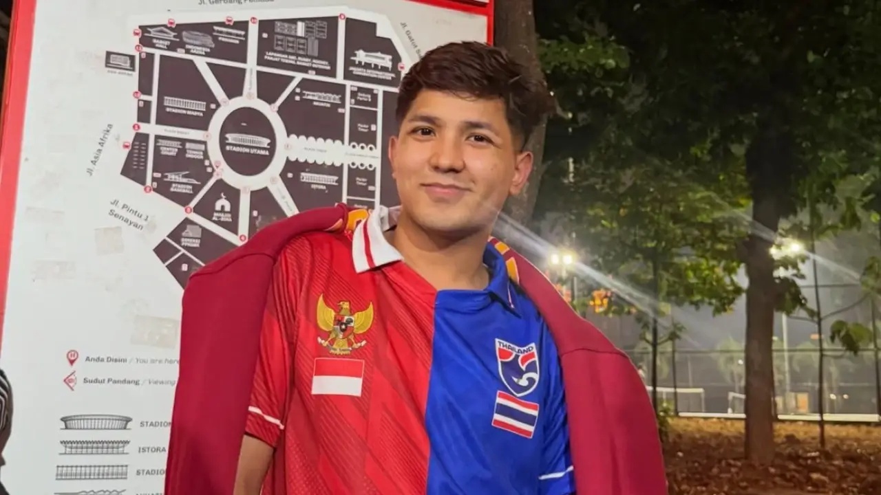 Jirayut wears half-and-half jersey at Gelora Bung Karno