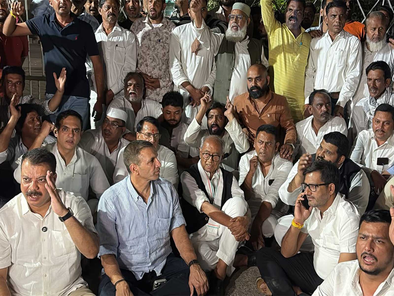 MP: Congress protests outside EC office in Bhopal; Jitu Patwari says party will burn CEC’s effigy in every district