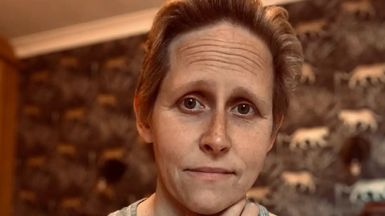 British mum, 41, announces her own death in heartbreaking video