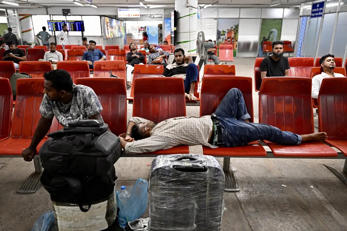 Saudi Arabia faces a grim choice as Houthis intensify attacks on airports and oil sites